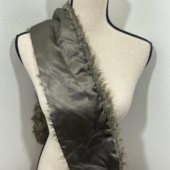 RUYI Faux Fur Wrap/Scarf Gray/Black Mix. - Picture 3 of 4